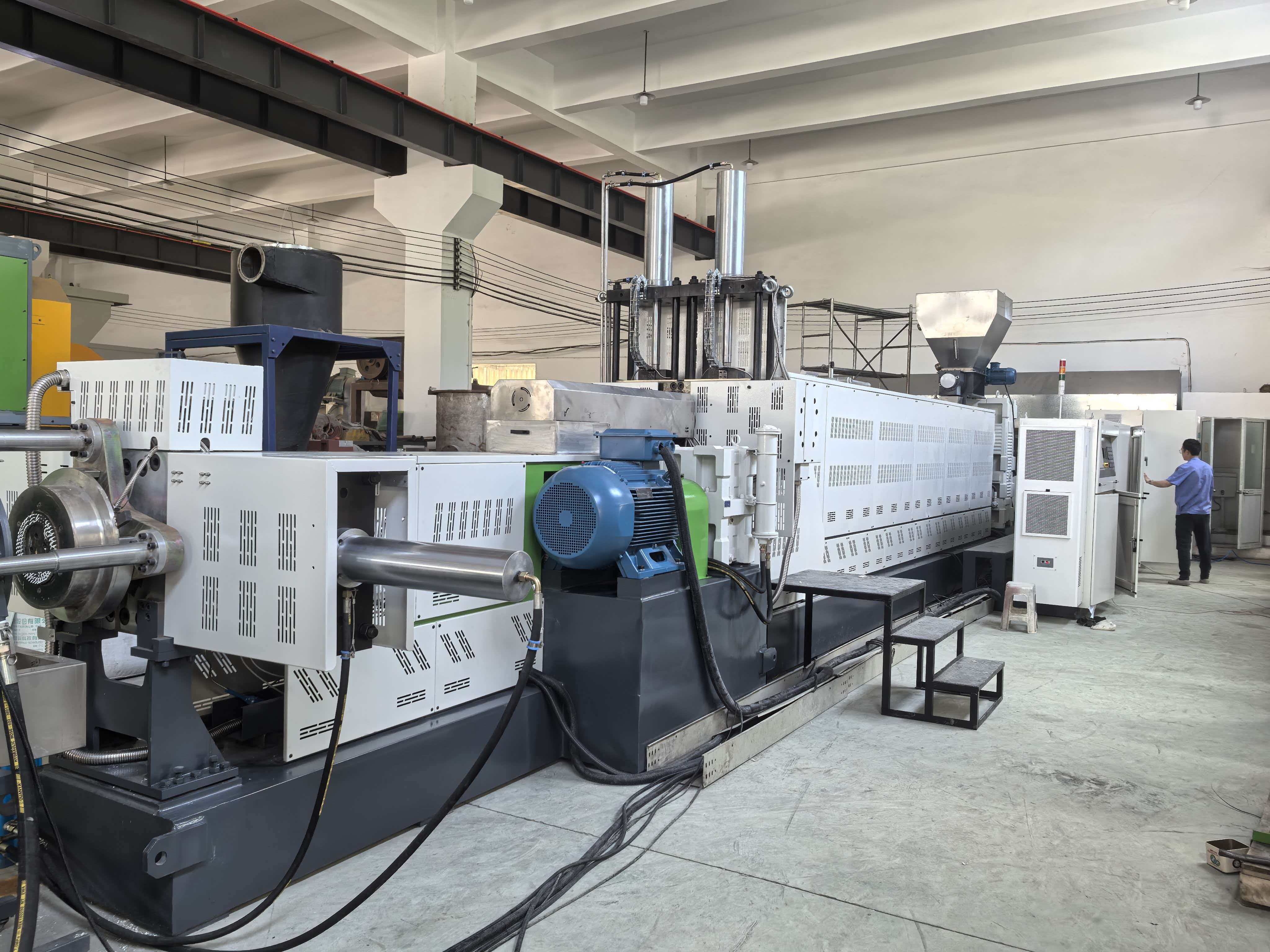Latest company case about Case Study: 1200 kg/h HDPE Bottle Recycling Pelletizing Line in Brazil